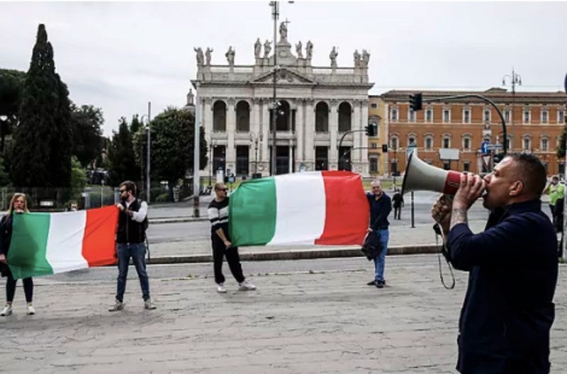 Extremistas de derecha protestan por la cuarentena 