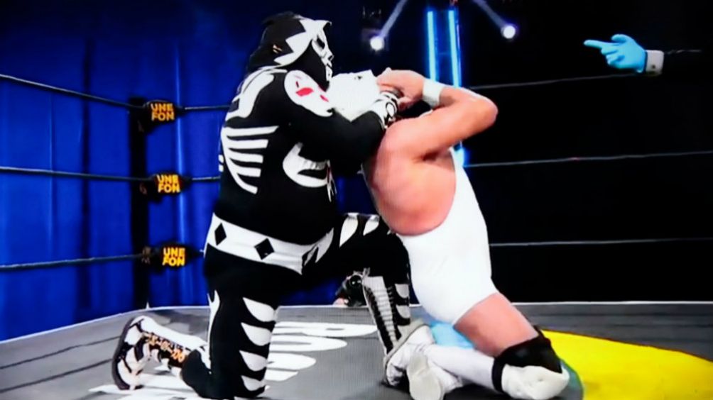 L.A. Park y Dr. Wagner Jr. en el cuadrilátero