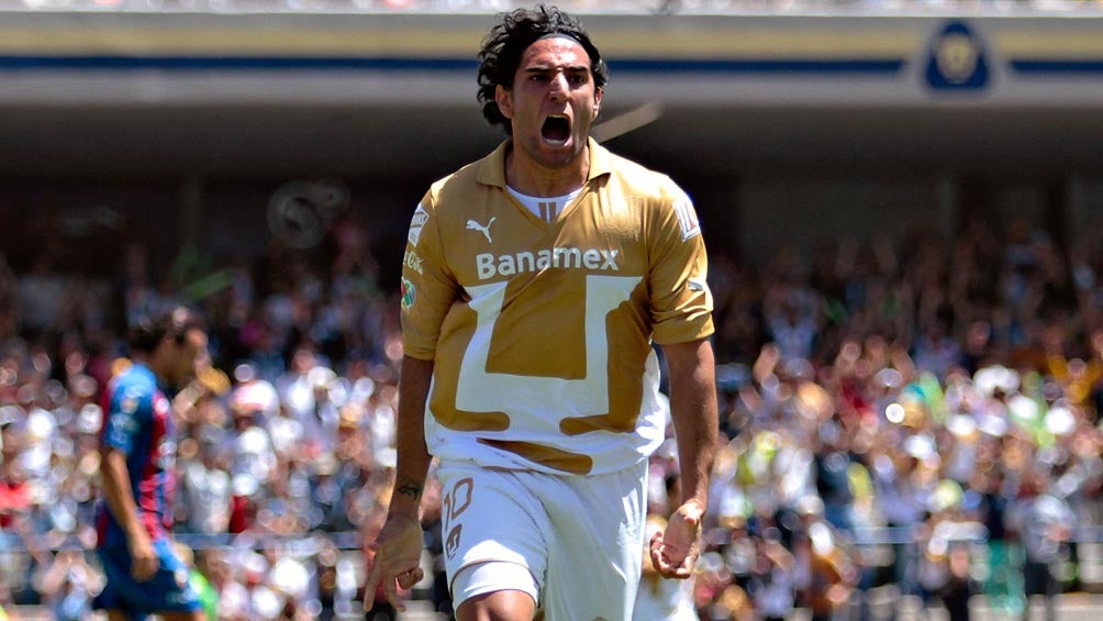 Martín Bravo durante un duelo con Pumas