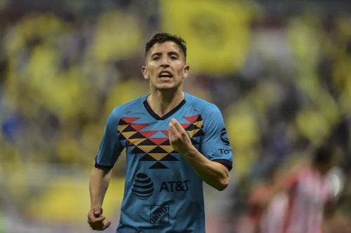 Santiago Cáseres en un partido de las Águilas