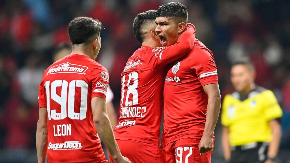 Jugadores del Toluca celebrando un gol