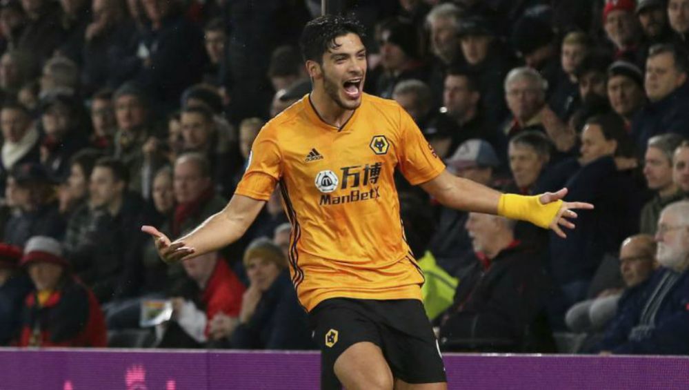 Raúl Jiménez celebrando un gol con Wolverhampton