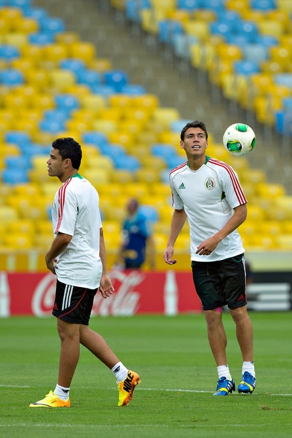 Héctor Moreno y Pablo Barrera durante un entrenamiento con el Tri