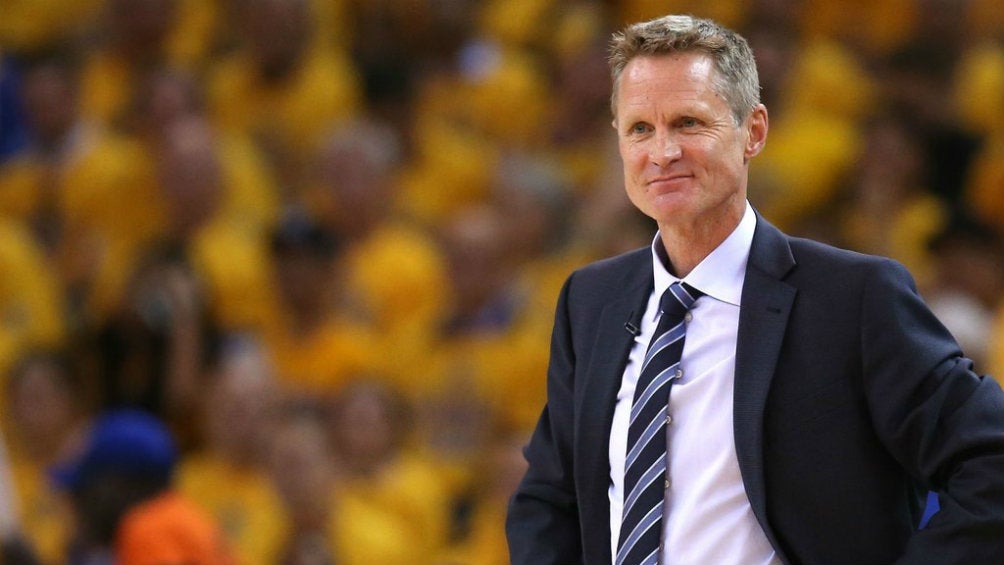 Steve Kerr durante un partido de los Golden State Warriors