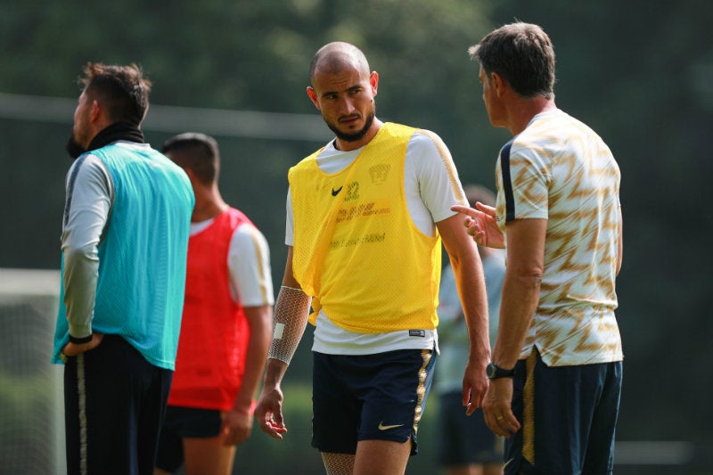 Míchel en entrenamiento con Pumas