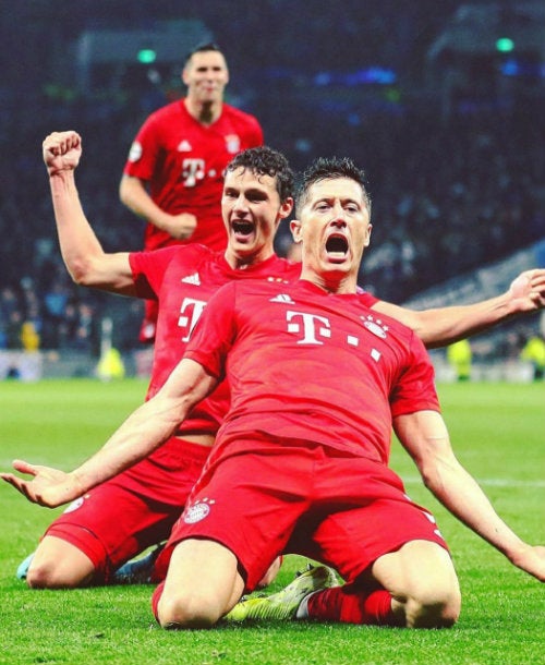 Lewandowski festeja un gol con el Bayern