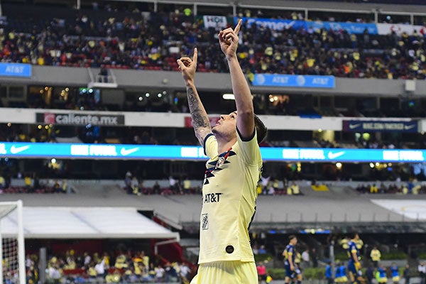 El colombiano durante un partido en el Estadio Azteca 