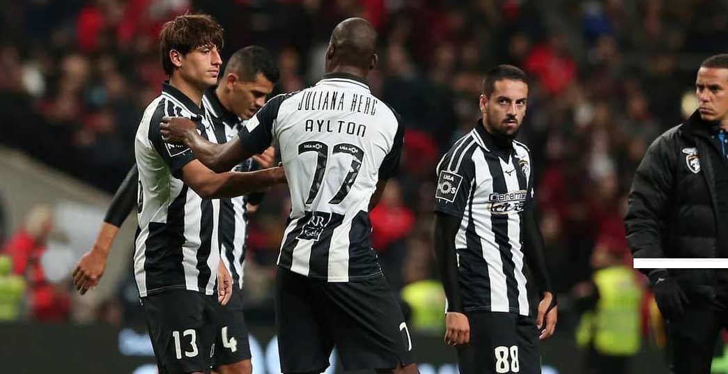 Jugadores del Portimonense tras una derrota 