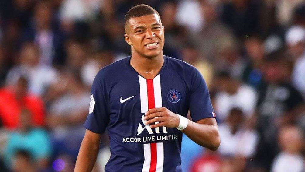 Kylian Mbappé siente una molestia