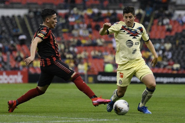 Leo Suárez en acción con América