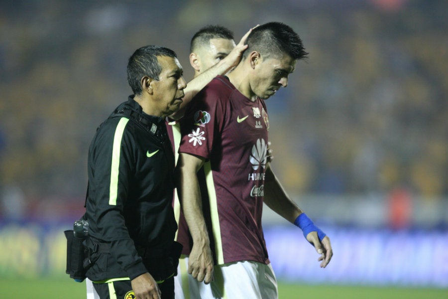 El defensa argentino al salir expulsado en la Final ante Tigres en 2016