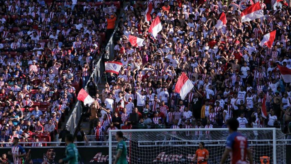 Afición de Chivas en el Estadio Akron