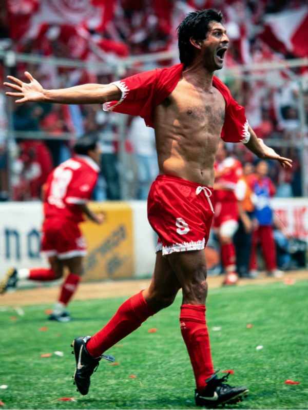 Cardozo en celebración de gol con Toluca