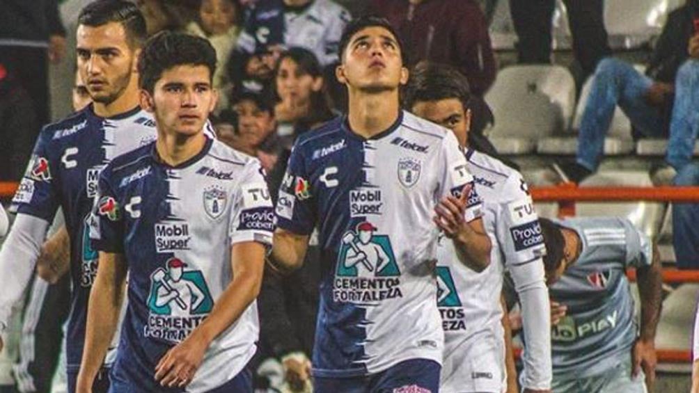 Kevin Álvarez da gracias al cielo en un juego de Tuzos