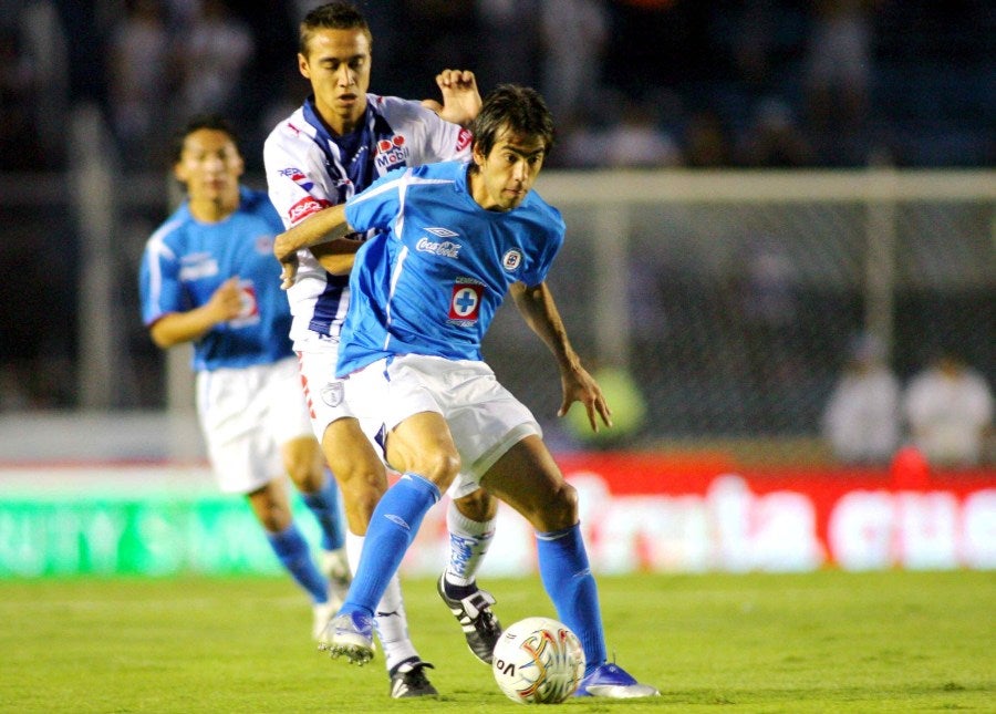 César Delgado durante un partido con Cruz Azul