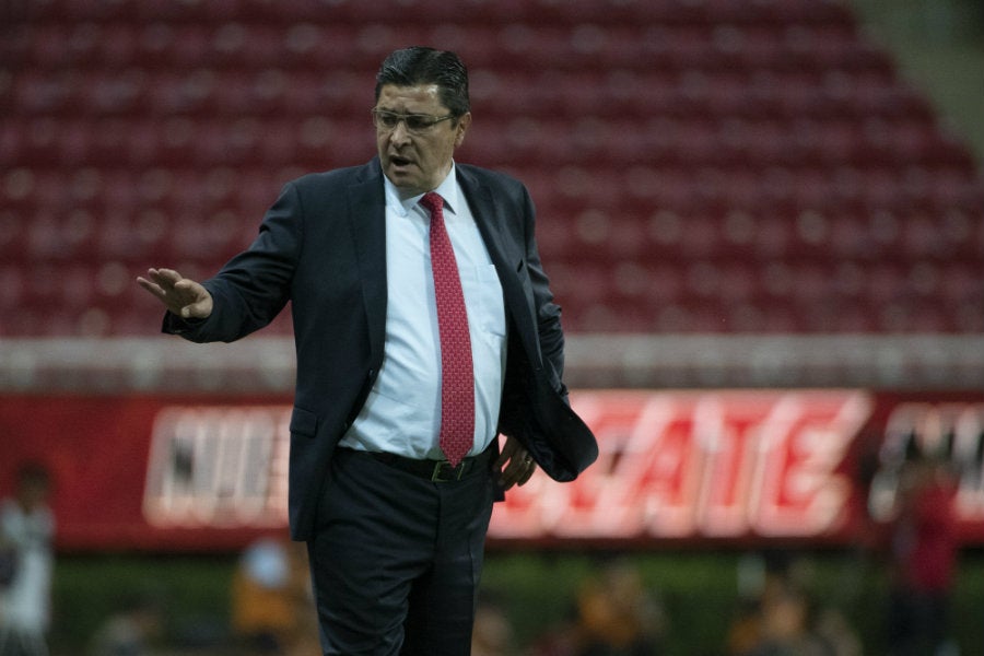 Luis Fernando Tena en juego de Chivas