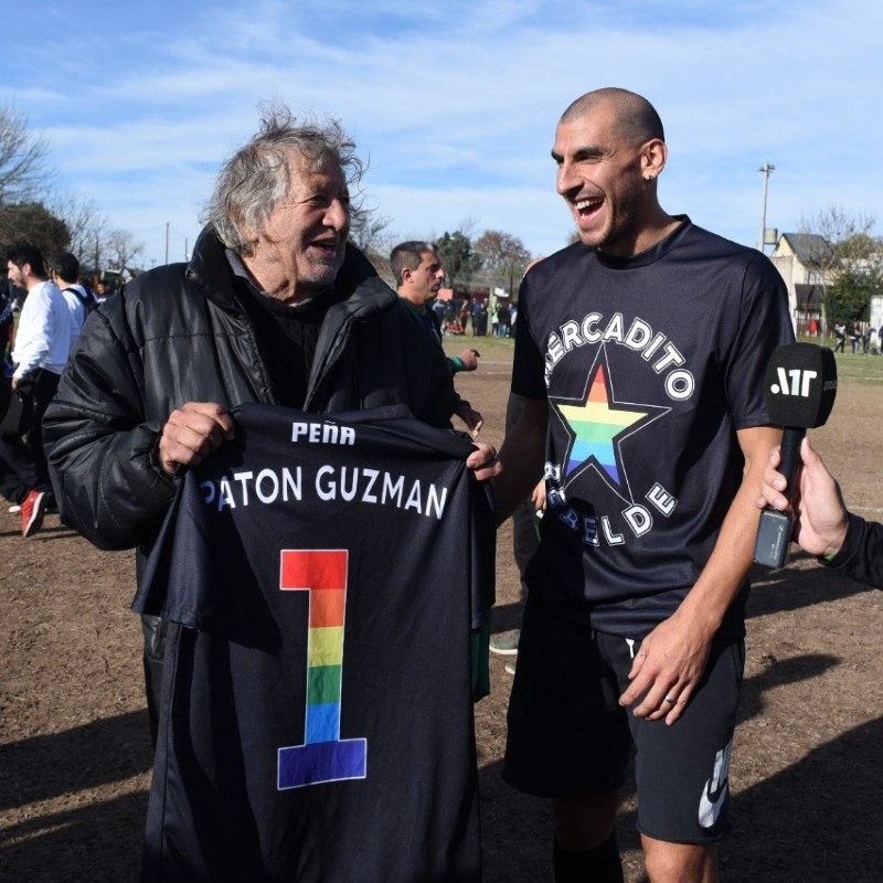 Nahuel Guzmán junto al 'Trinche' Carlovich