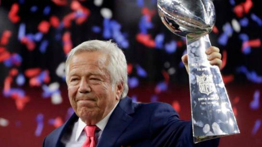 Dueño de Patriots subastará anillo de Super Bowl LI por una buena causa