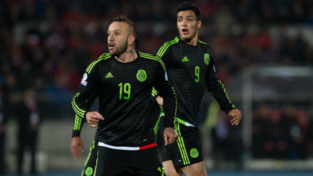 Matías Vuoso y Raúl Jiménez en la Copa América 2015