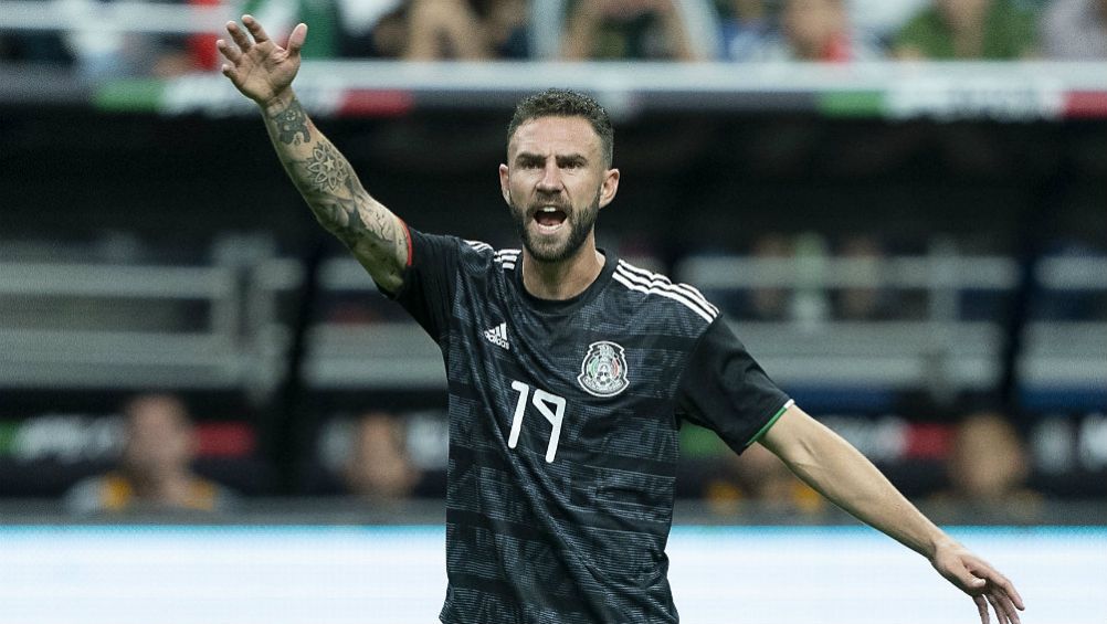 Miguel Layún durante un juego de México