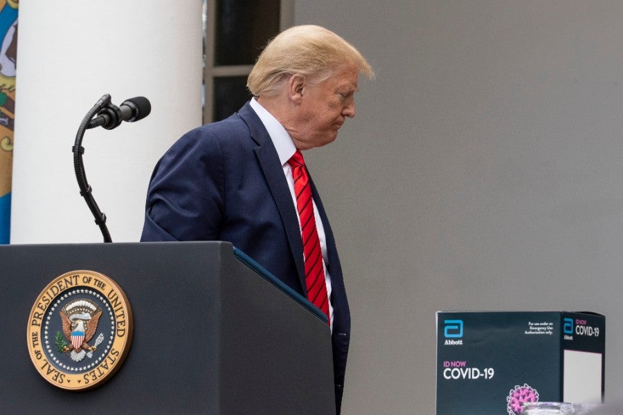 Donald Trump tras terminar la conferencia de prensa en la Casa Blanca