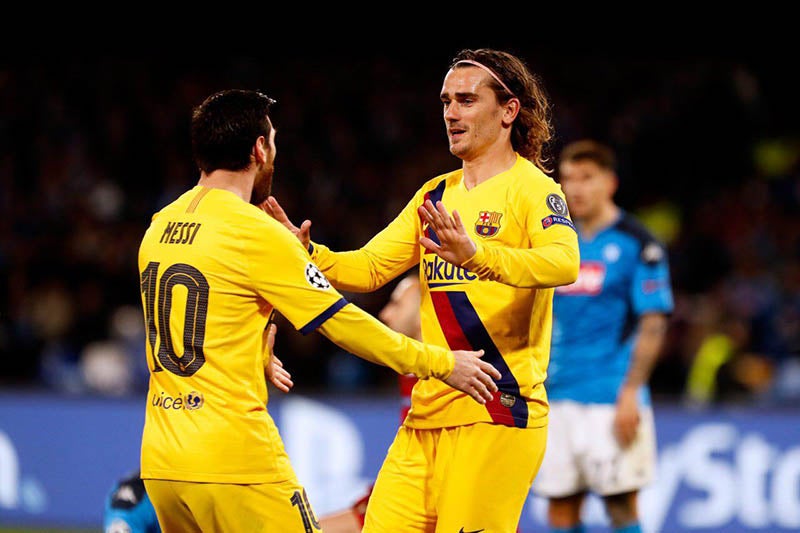 Griezmann y Messi celebran un gol en Champions 