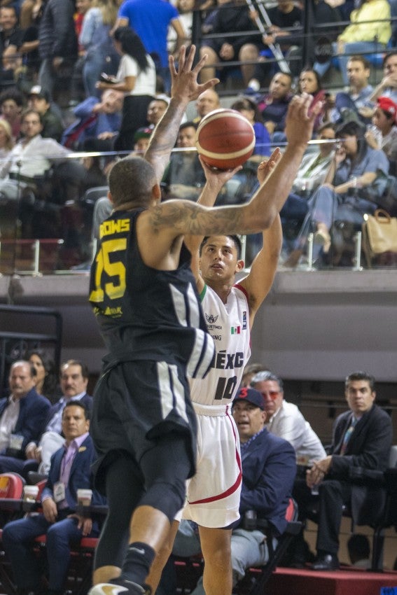 Moisés Andriassi durante un partido con México