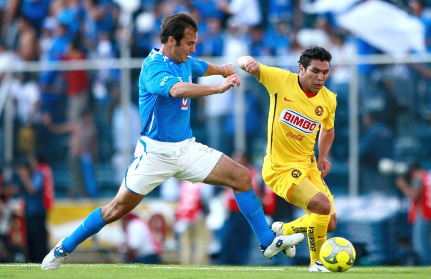 Joaquín Beltrán durante un partido con Cruz Azul