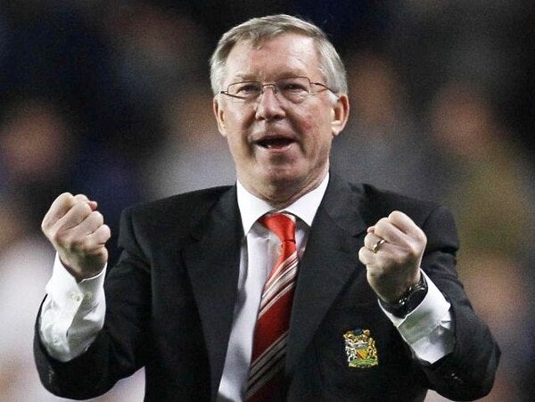 Sir Alex Ferguson festeja en un partido