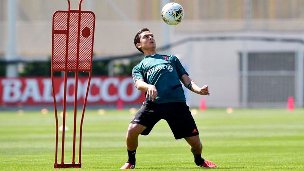 Paulo Dybala durante un entrenamiento con la Juventus 