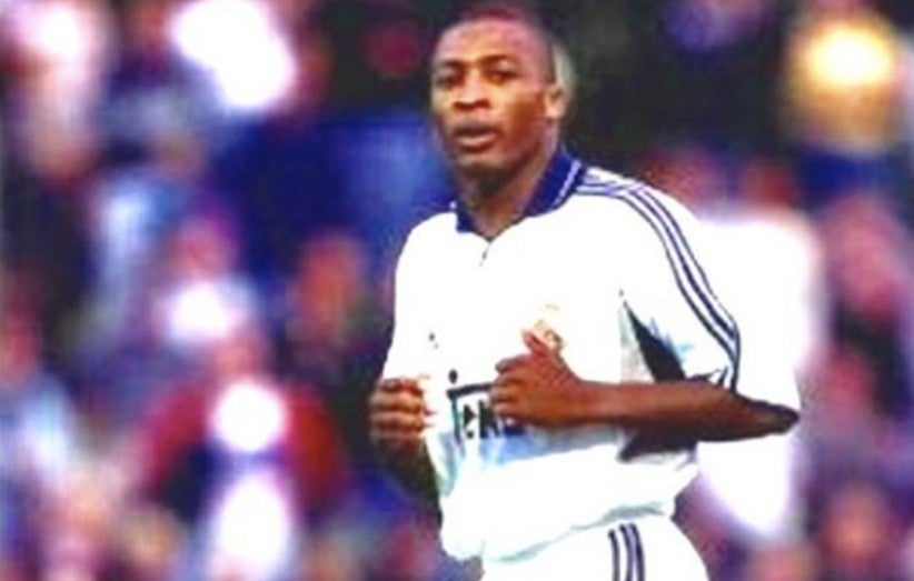 Edwin Congo en un juego de pretemporada con el Real Madrid de 1999