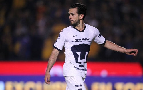 Luis Quintana durante un juego de Pumas