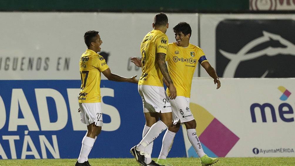 Jugadores de Venados festejan un gol