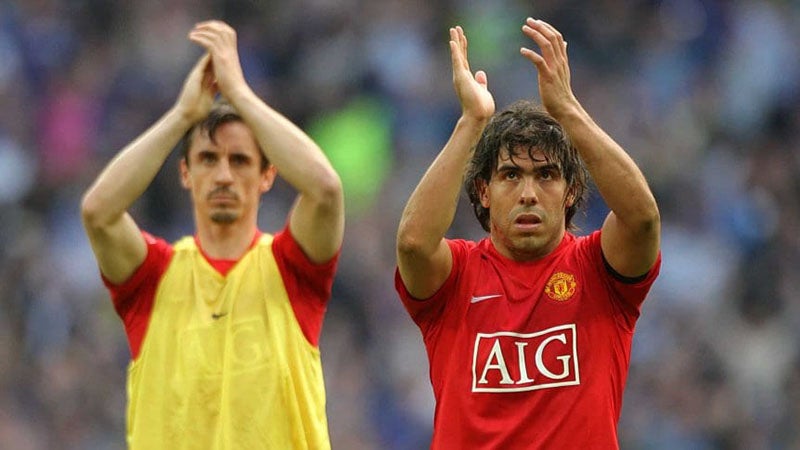 Neville y Tévez tras un duelo de los Red Devils 