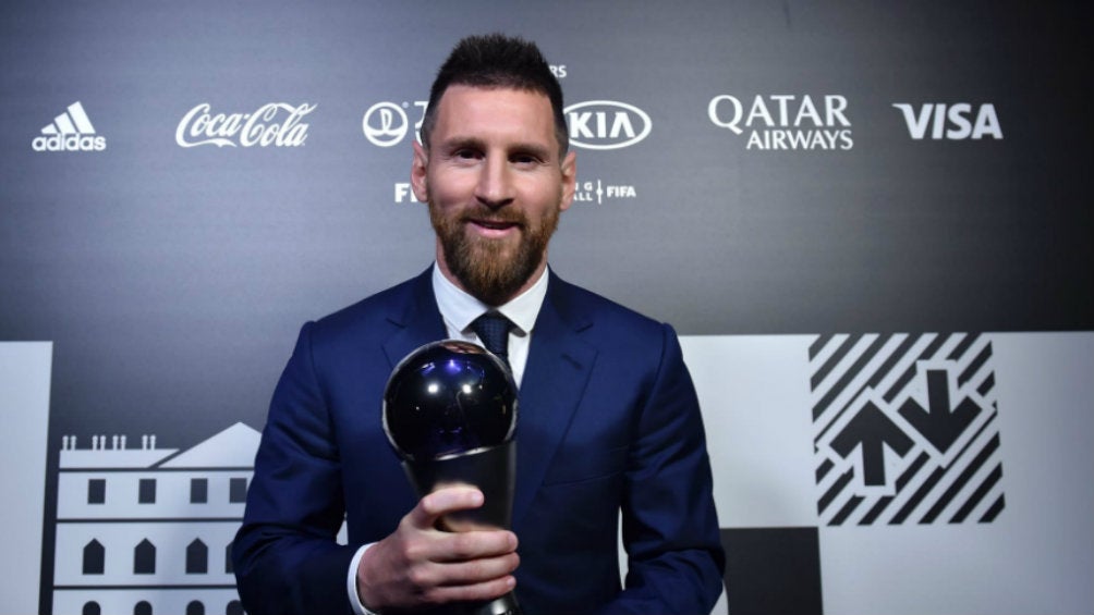 Messi con su premio The Best