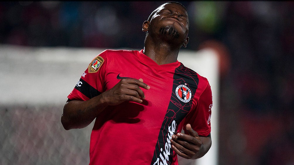 Riascos se lamenta en un juego de Xolos en 2013