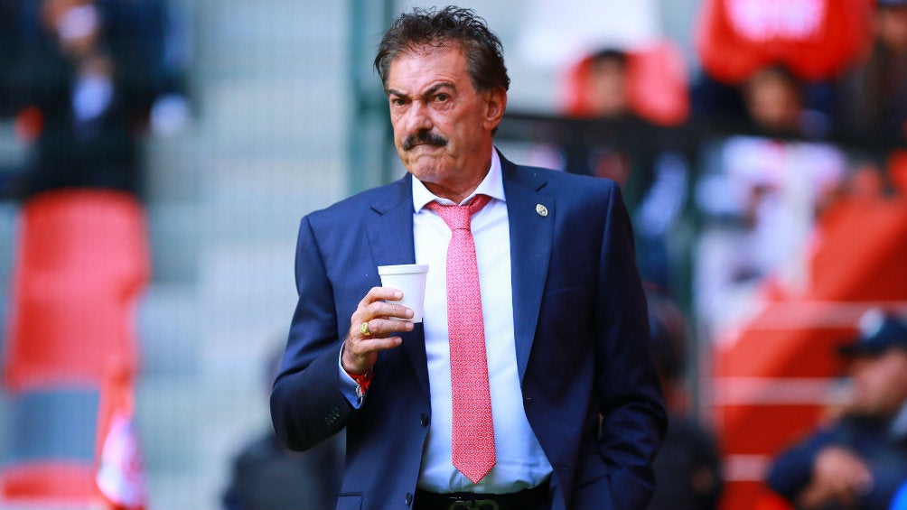 Ricardo La Volpe en un juego del Toluca