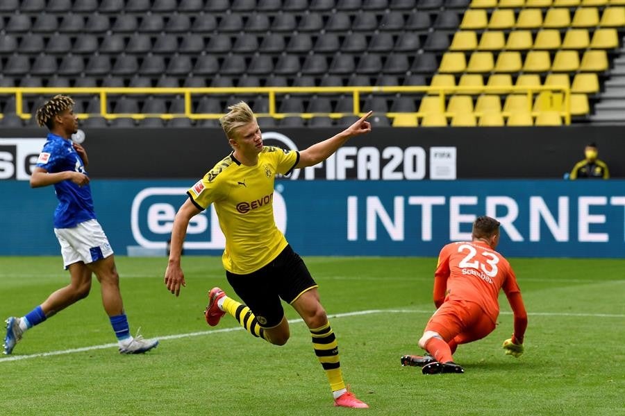 Haaland celebra un gol ante Schalke 04