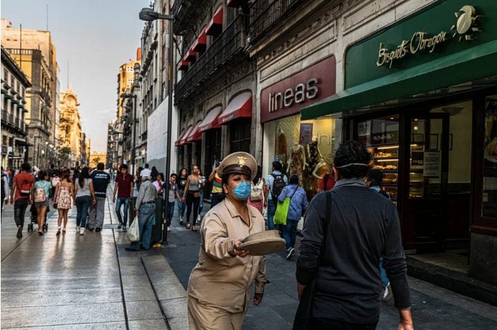 El centro de la CDMX luce con mucha gente 