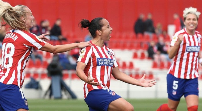 Corral celebrando un gol con el Atlético femenil