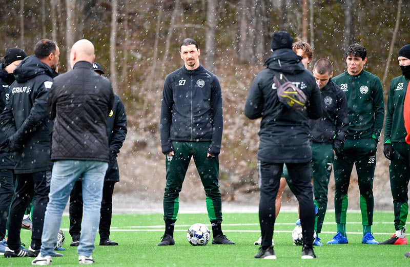 El futbolista sueco en una práctica del Hammarby