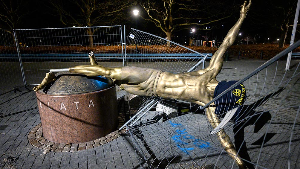 Estatua de Zlatan Ibrahimovic se quedará en Malmo pese a vandalismo