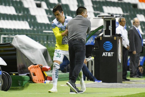 Ambriz y González en saludo