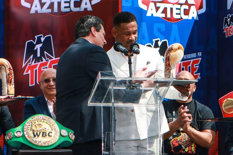 Sulaimán con Daniel Jacobs antes de la batalla ante Álvarez 