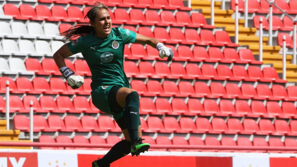 Blanca Félix celebra un gol de Chivas