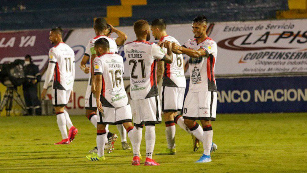 Liga de futbol de Costa Rica se reanudó tras parón por coronavirus