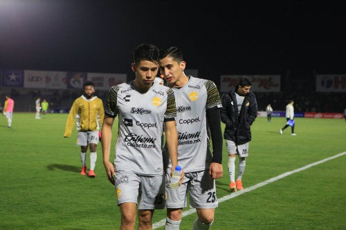 Jugadores de Dorados de Sinaloa al final de un partido