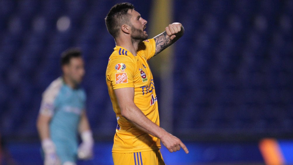 Gignac en festejo de gol