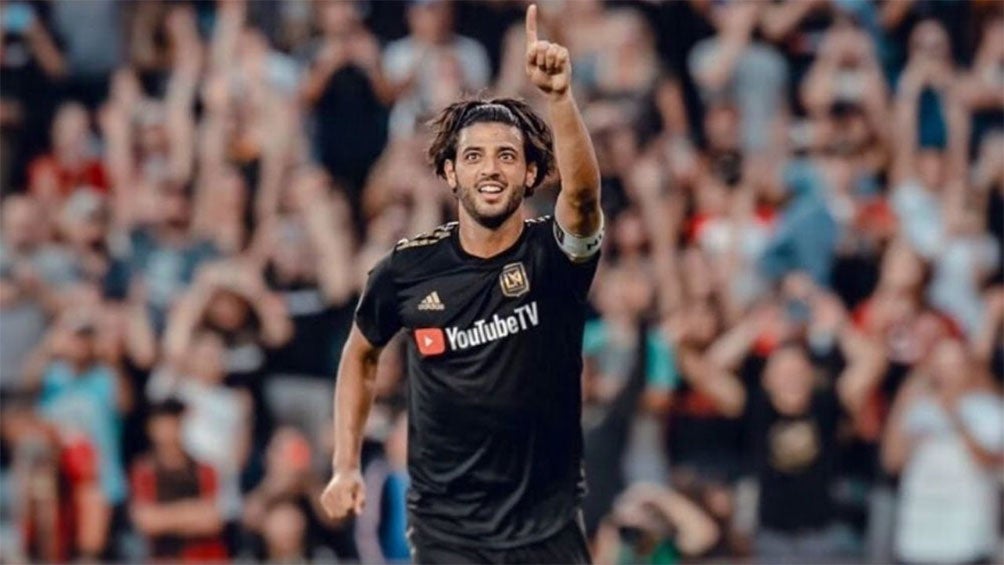 Carlos Vela festeja un gol con el LAFC