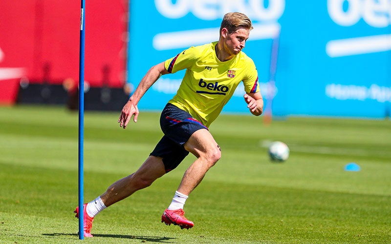 De Jong en un entrenamiento con el cuadro blaugrana 